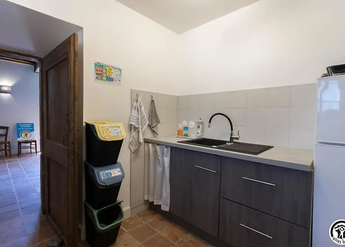 Le Clos D'artagnan 게스트하우스 3*